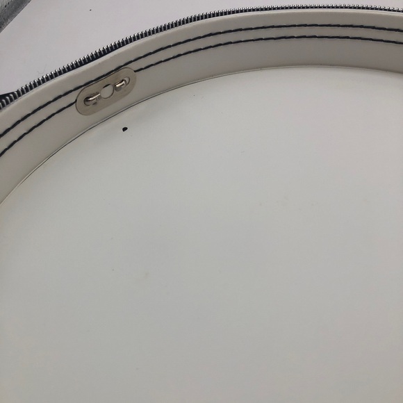 Sleek Vintage Round Zippered Cosmetic Travel Case - Picture 14 of 16